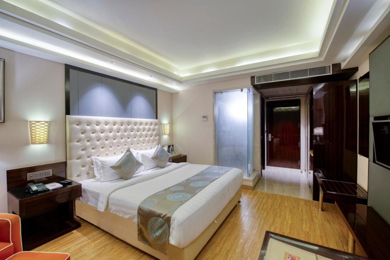 Om Clarks Inn Raebareli Ngoại thất bức ảnh