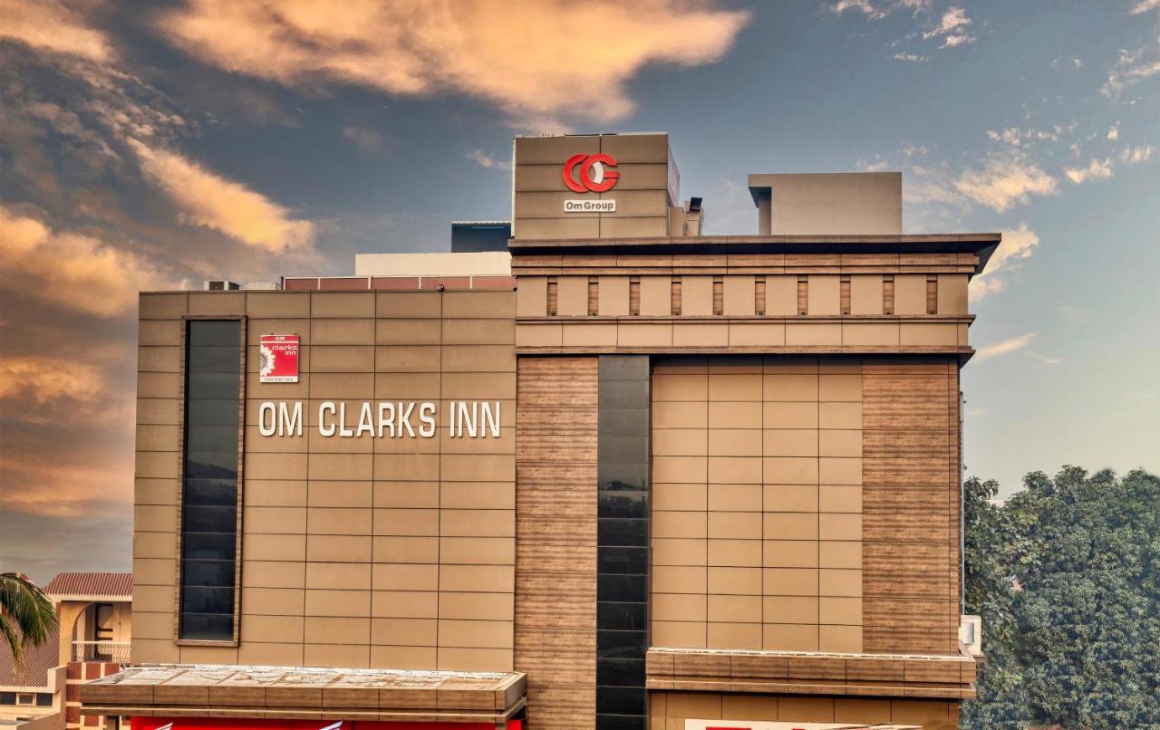 Om Clarks Inn Raebareli Ngoại thất bức ảnh