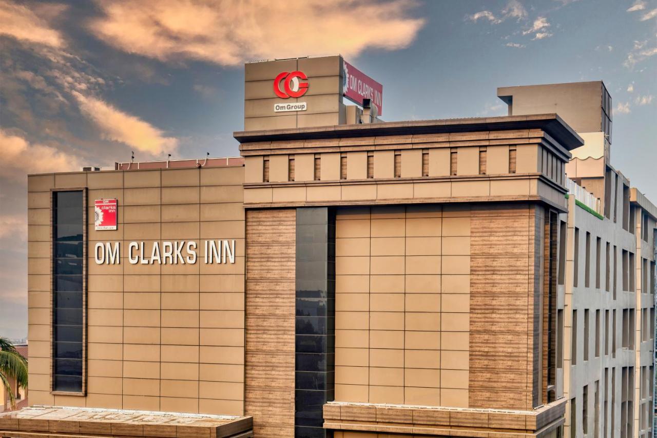 Om Clarks Inn Raebareli Ngoại thất bức ảnh