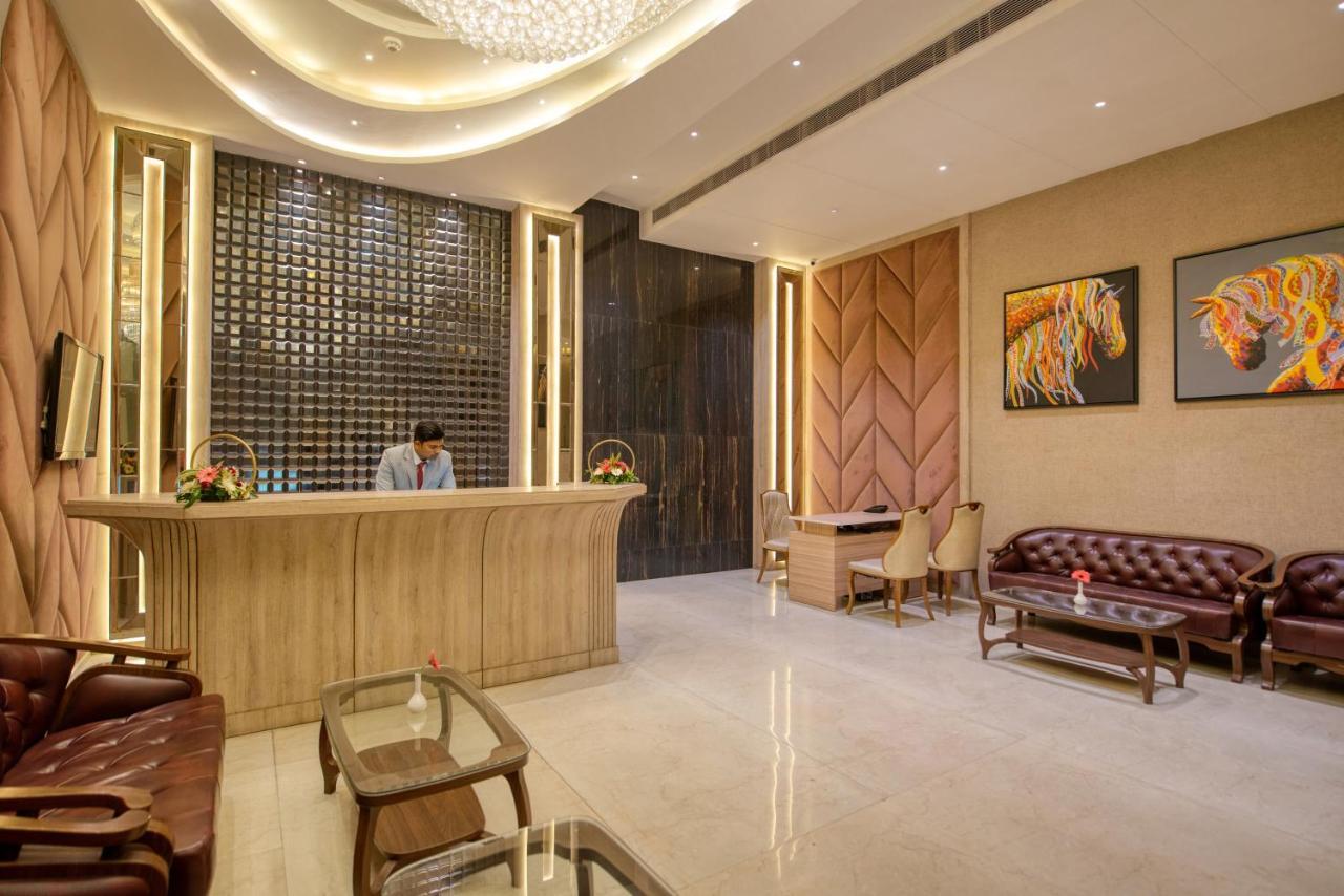 Om Clarks Inn Raebareli Ngoại thất bức ảnh