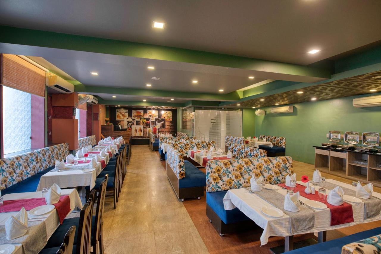 Om Clarks Inn Raebareli Ngoại thất bức ảnh