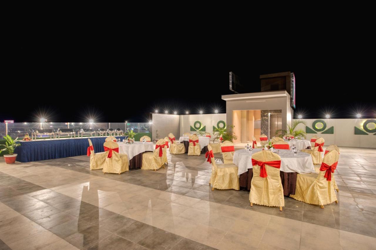 Om Clarks Inn Raebareli Ngoại thất bức ảnh