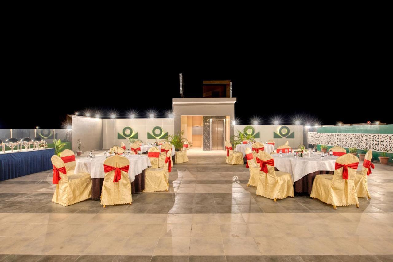 Om Clarks Inn Raebareli Ngoại thất bức ảnh