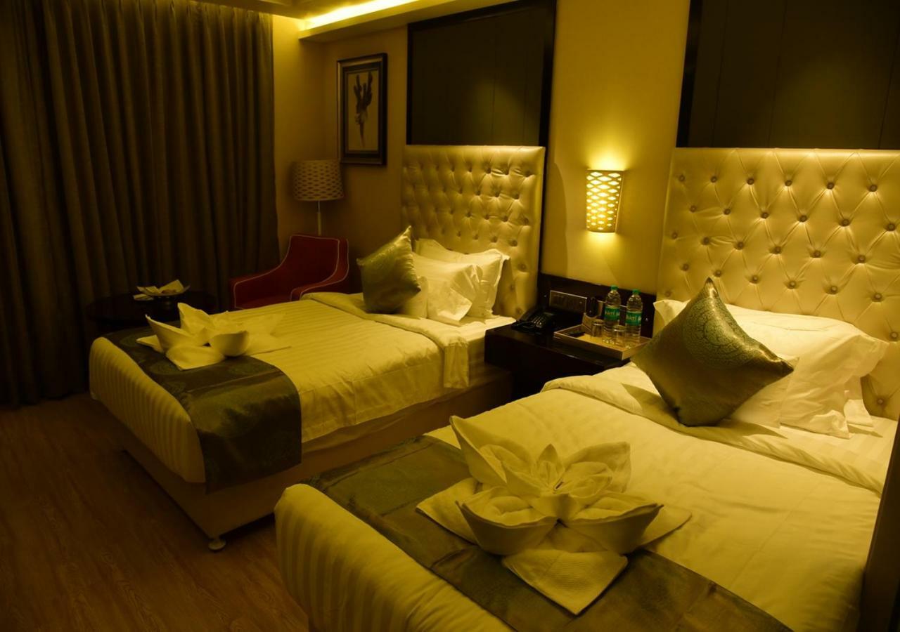 Om Clarks Inn Raebareli Ngoại thất bức ảnh