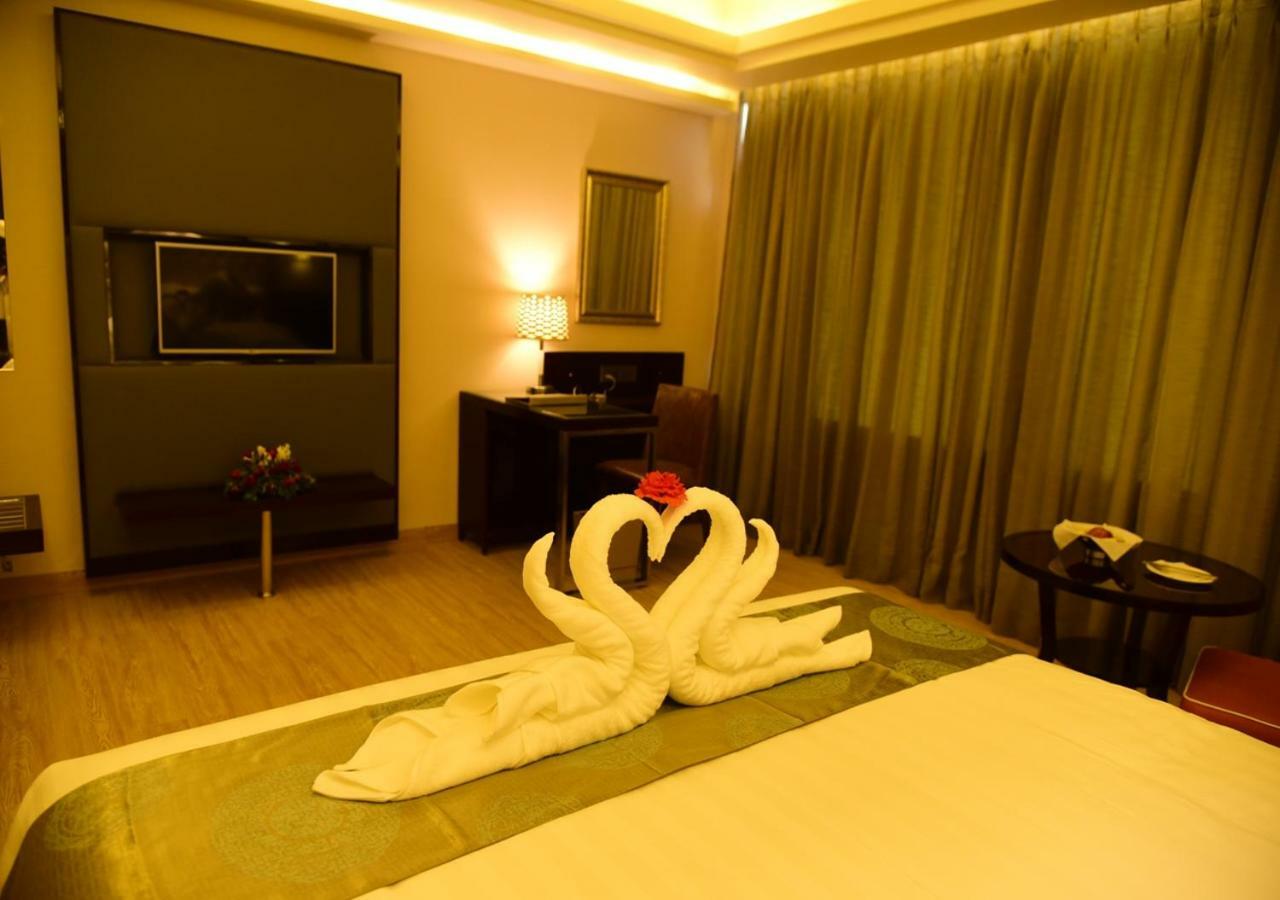 Om Clarks Inn Raebareli Ngoại thất bức ảnh