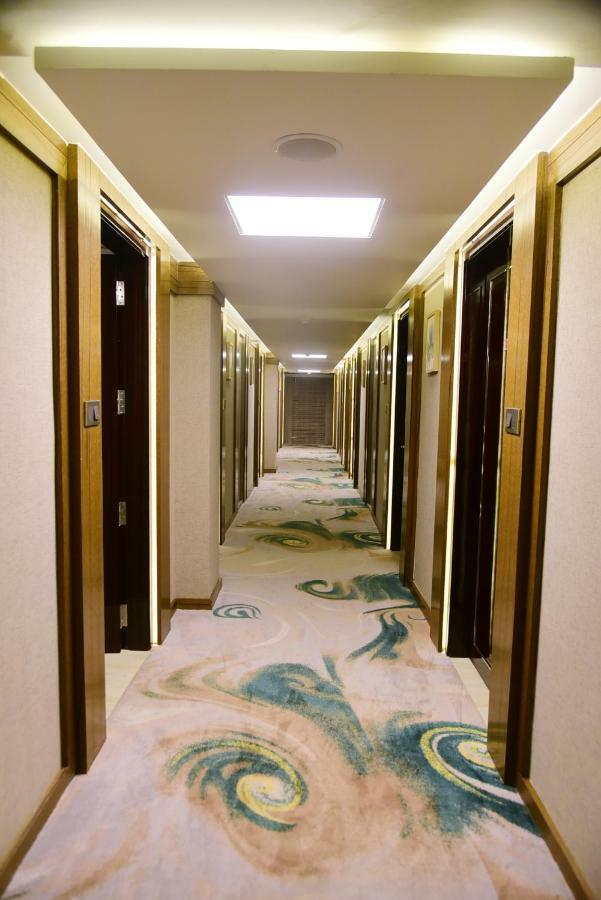 Om Clarks Inn Raebareli Ngoại thất bức ảnh