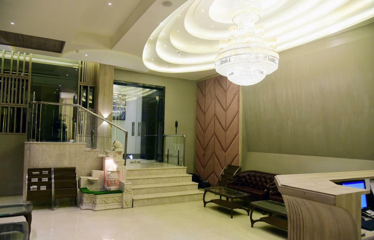 Om Clarks Inn Raebareli Ngoại thất bức ảnh