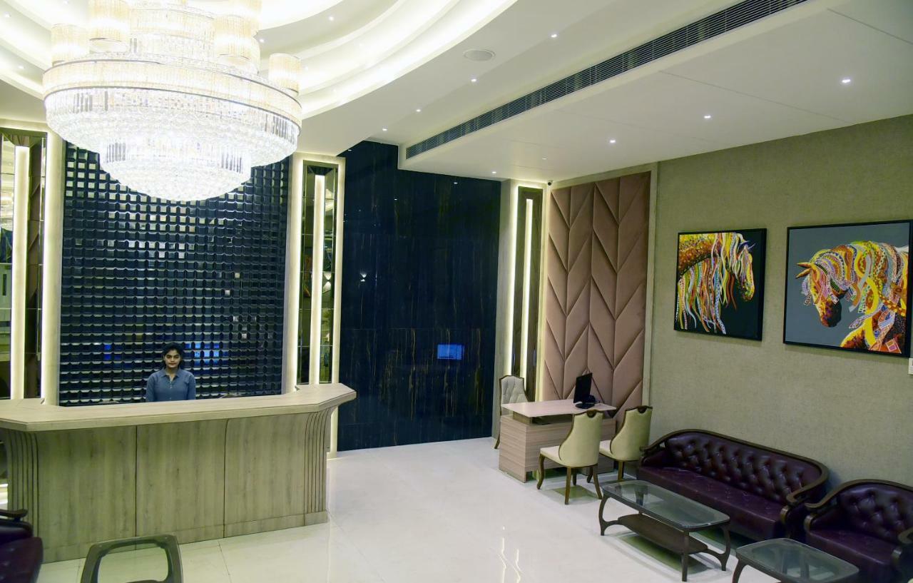 Om Clarks Inn Raebareli Ngoại thất bức ảnh