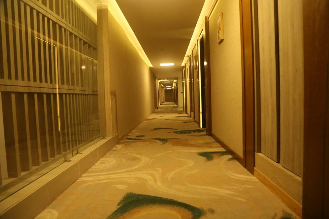 Om Clarks Inn Raebareli Ngoại thất bức ảnh